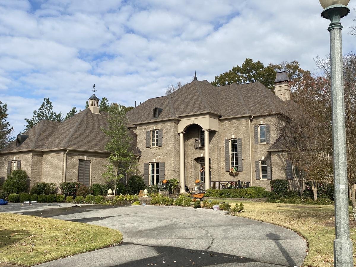 Close up roof repair DeSoto County